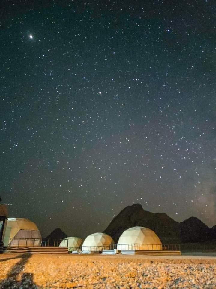 Sami Al Muzna Rum Camp วาดิรัม ภายนอก รูปภาพ